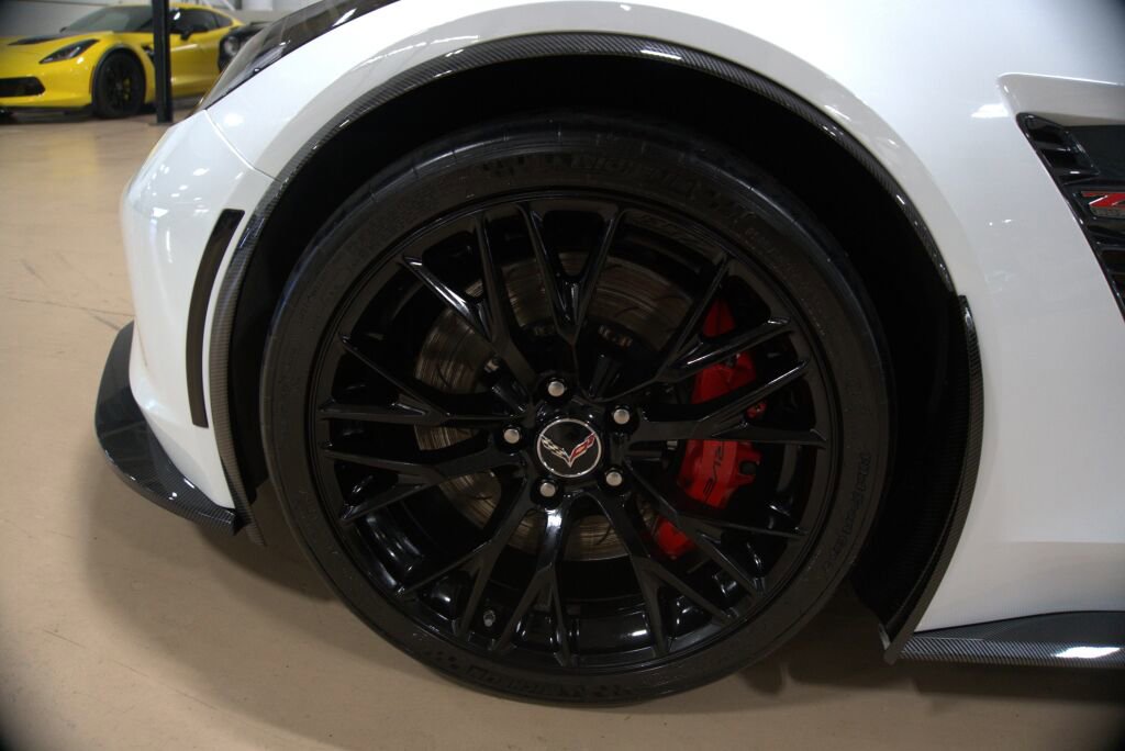 Used 2015 Chevrolet Corvette Z06 w/ 3LZ Preferred Equipment Group image 34