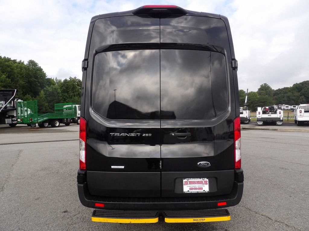 Used 2023 Ford Transit 250 148 High Roof Extended w/ Load Area Protection Package RWD image 6