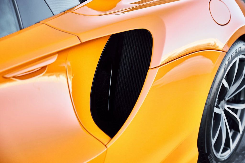 Used 2025 McLaren Artura Spider RWD image 15