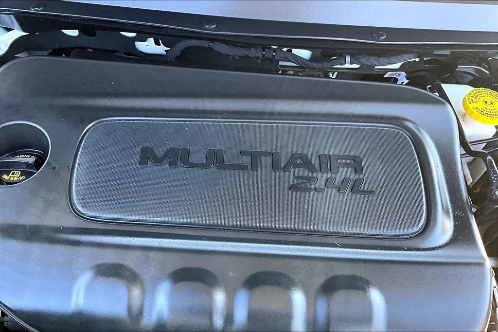 Used 2021 Jeep Cherokee Latitude Plus AWD/4WD image 29