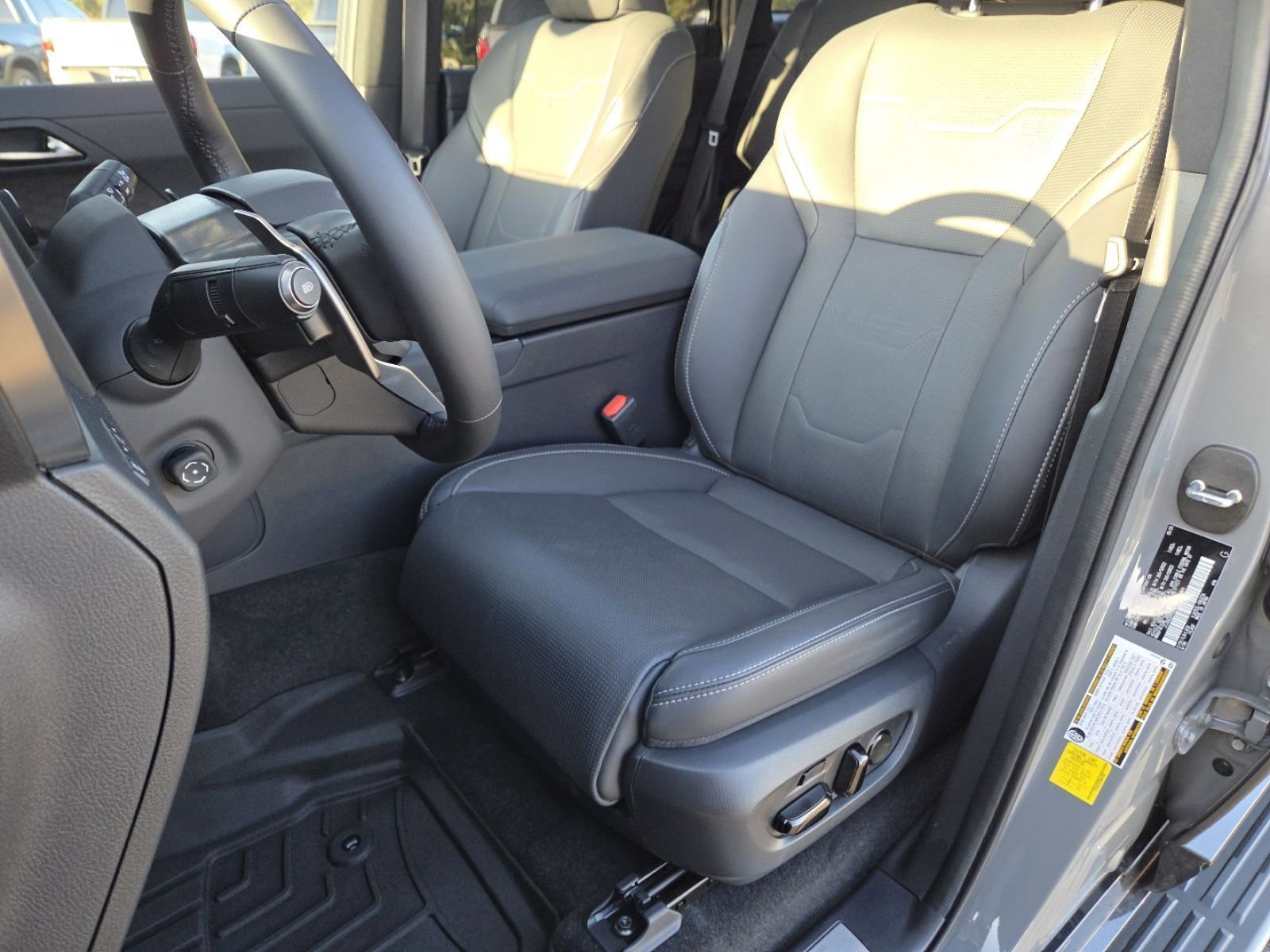 Used 2025 Lexus GX 550 image 32