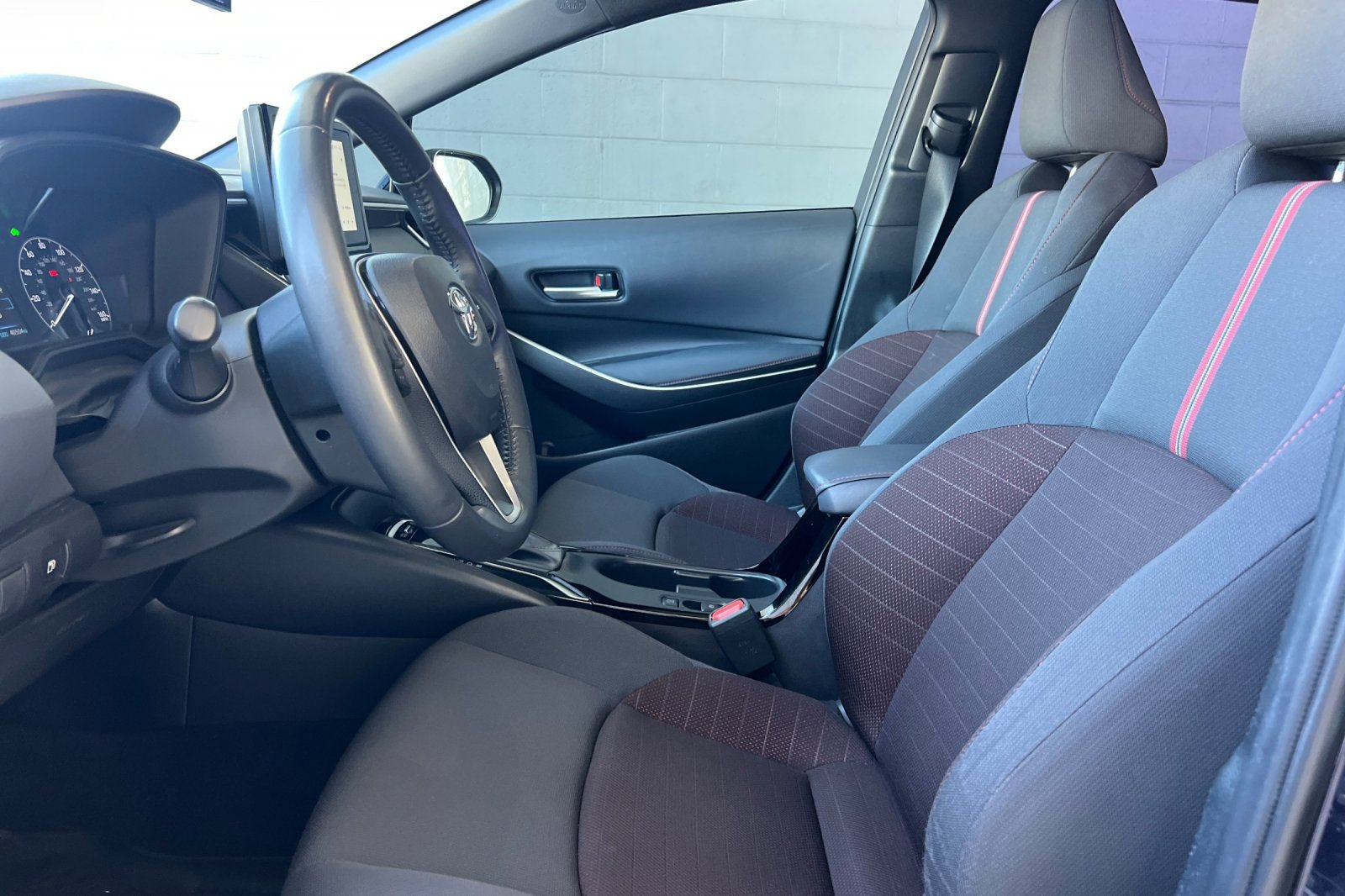 Used 2023 Toyota Corolla SE w/ SE Package FWD image 10