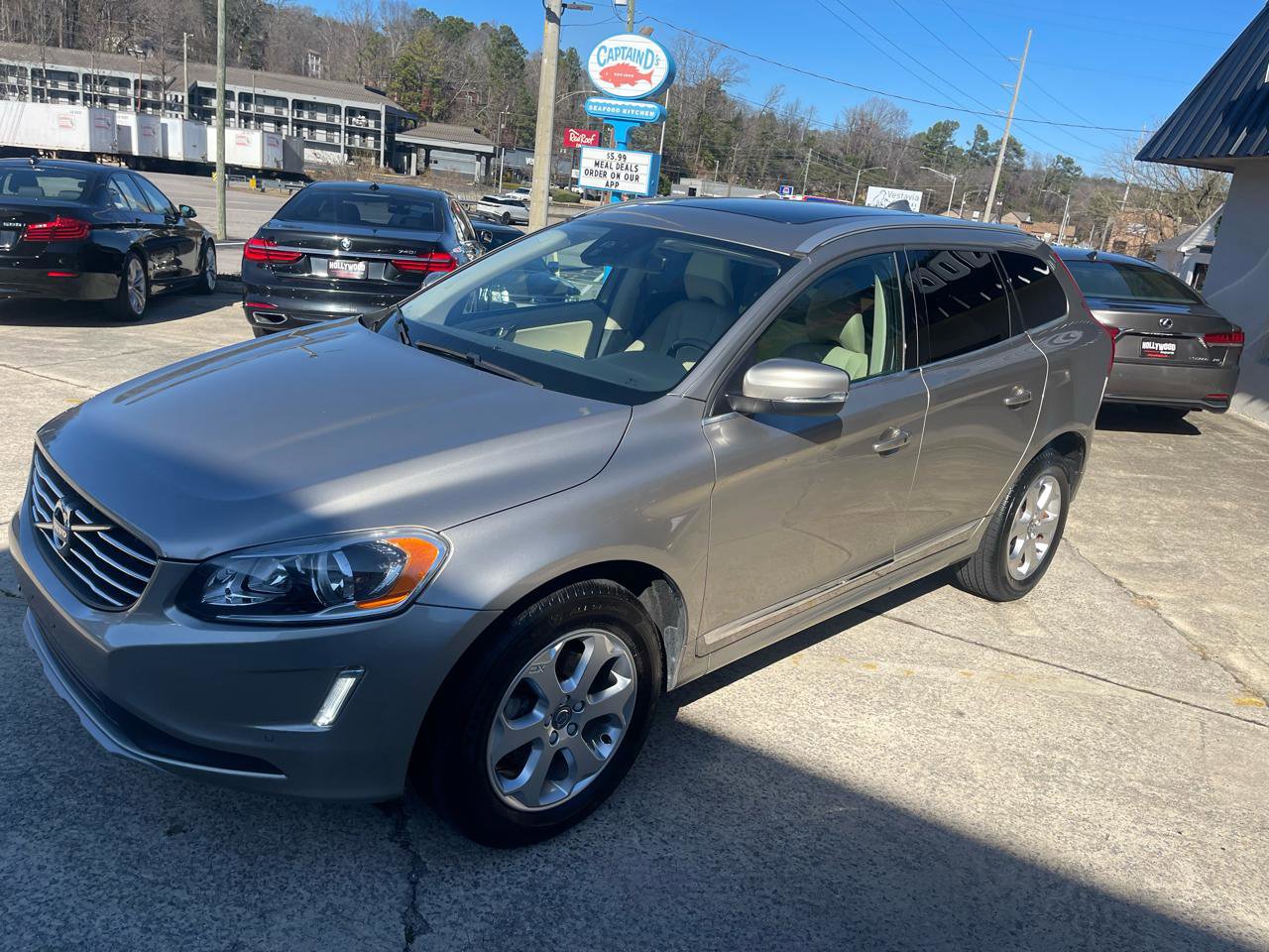 Used 2016 Volvo XC60 T5 Premier w/ Protection Package image 3