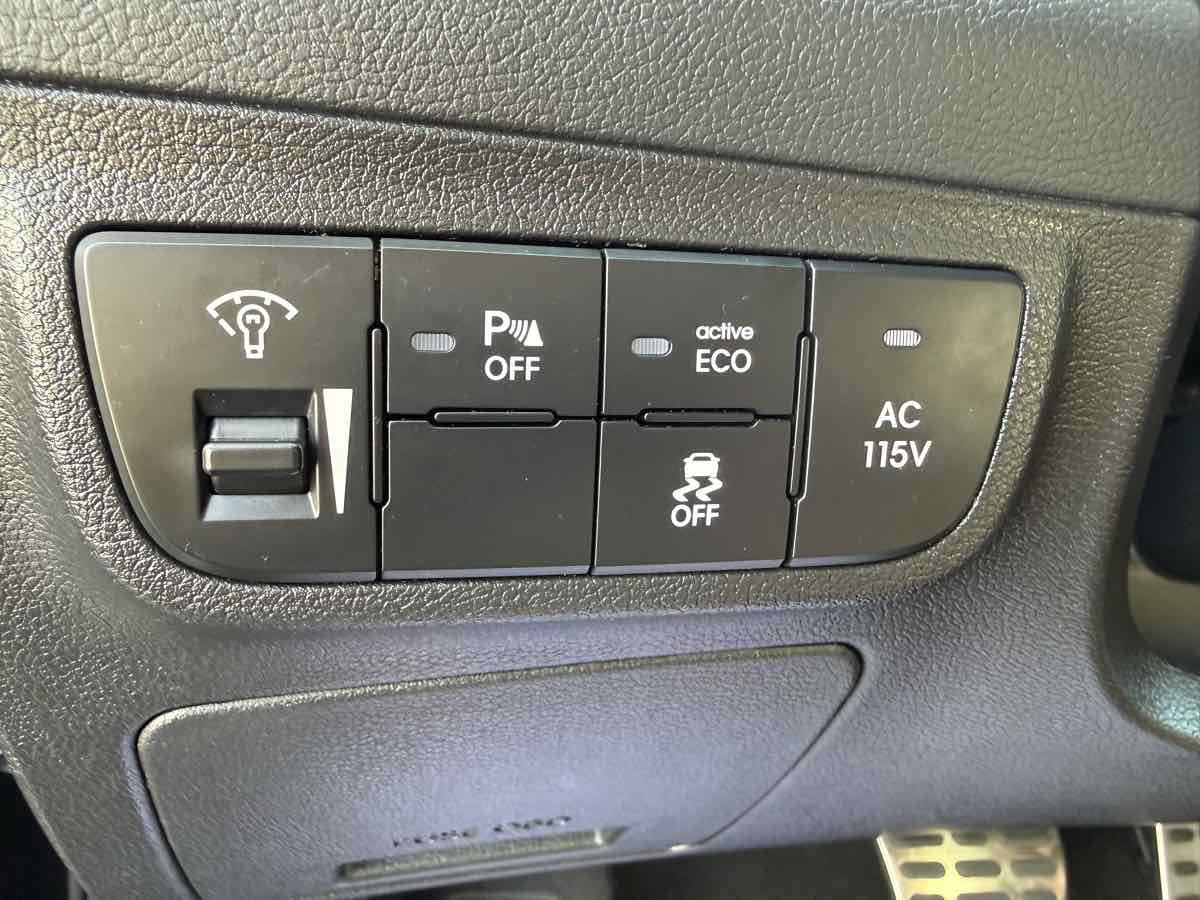 Used 2016 Hyundai Veloster Turbo w/ Option Group 04 FWD image 34