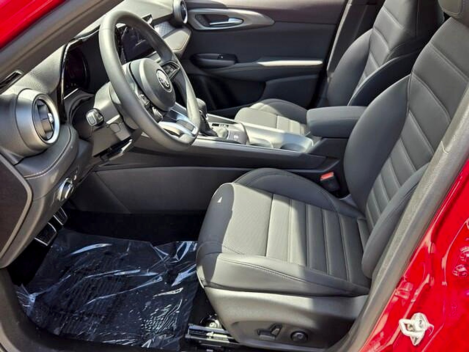 New 2026 Alfa Romeo Tonale w/ Black Premium Package AWD/4WD image 5