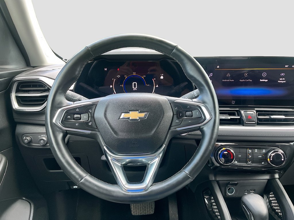 Used 2025 Chevrolet TrailBlazer LT w/ LT Cold Weather Package FWD image 11
