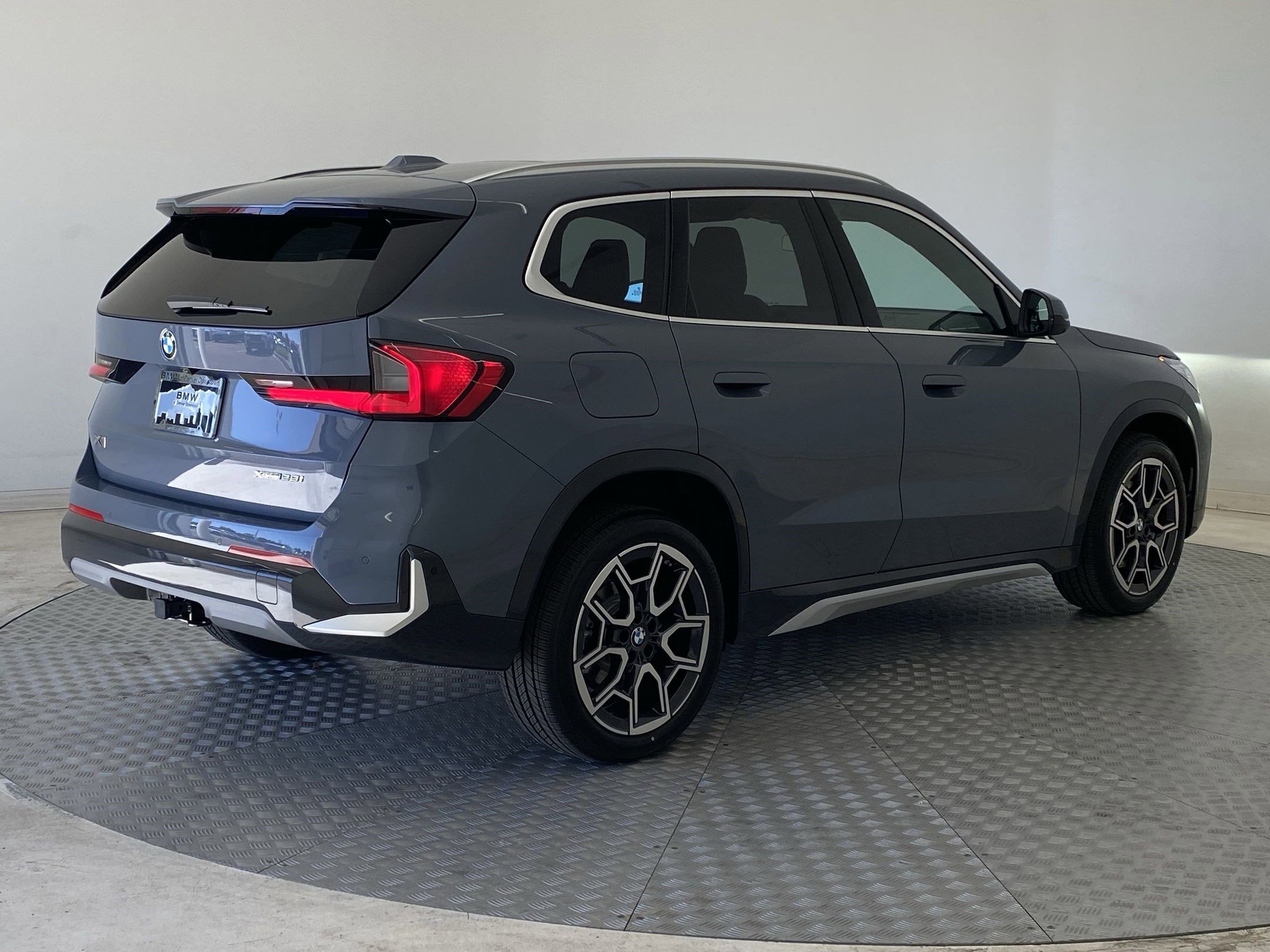 Used 2025 BMW X1 xDrive28i w/ Technology Package image 8