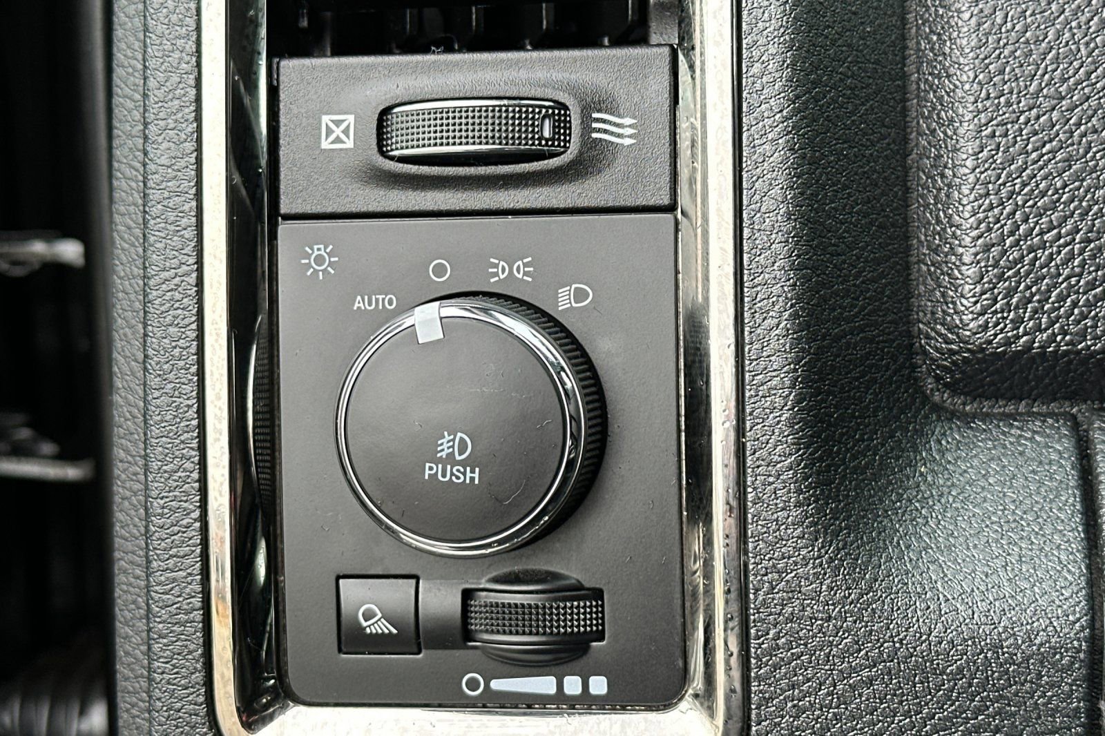 Used 2018 RAM 2500 Laramie w/ Sport Appearance Group image 31