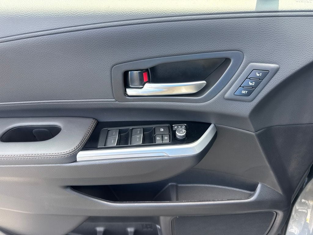 New 2026 Toyota Sienna Limited FWD image 9