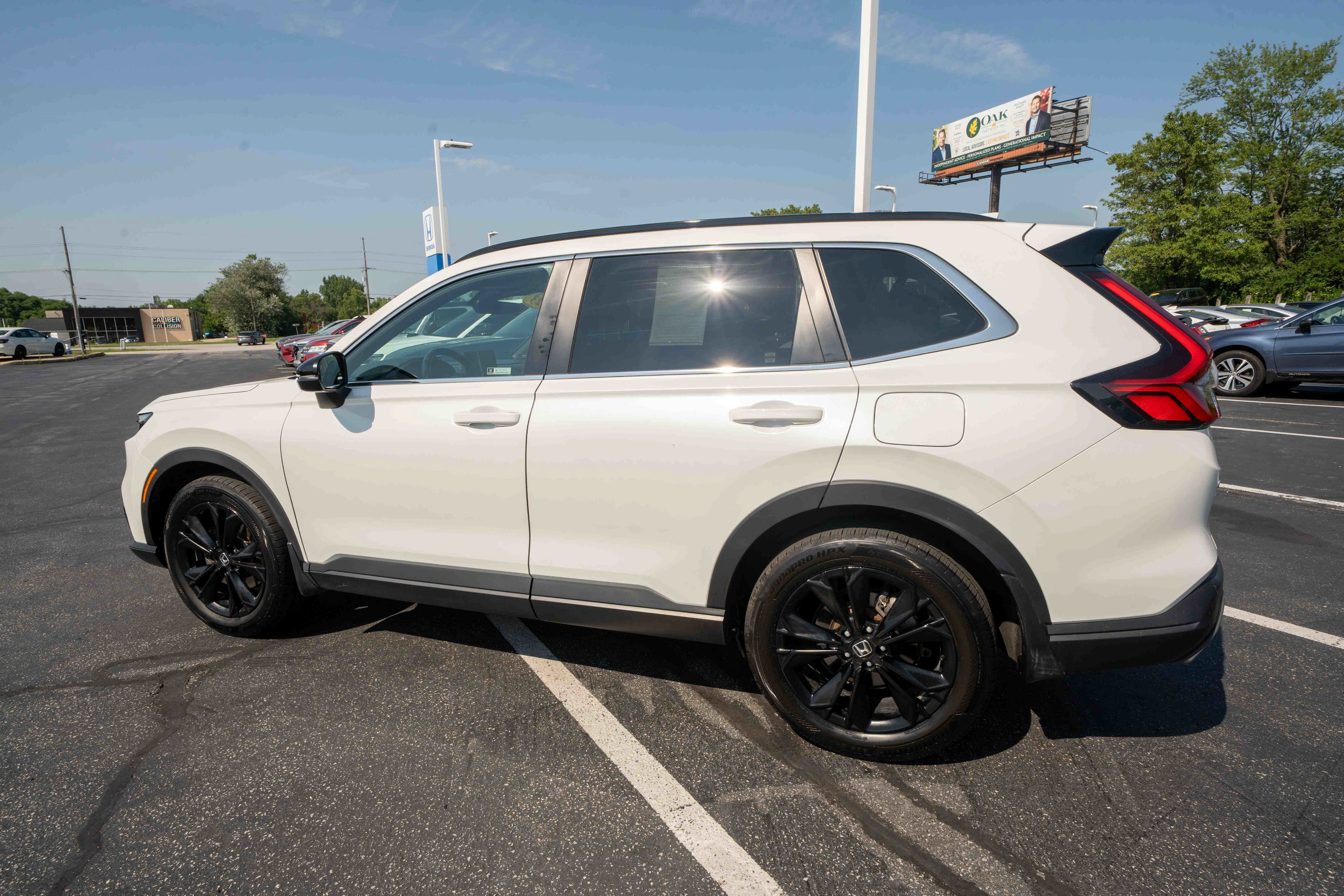 Used 2023 Honda CR-V Sport Touring image 4