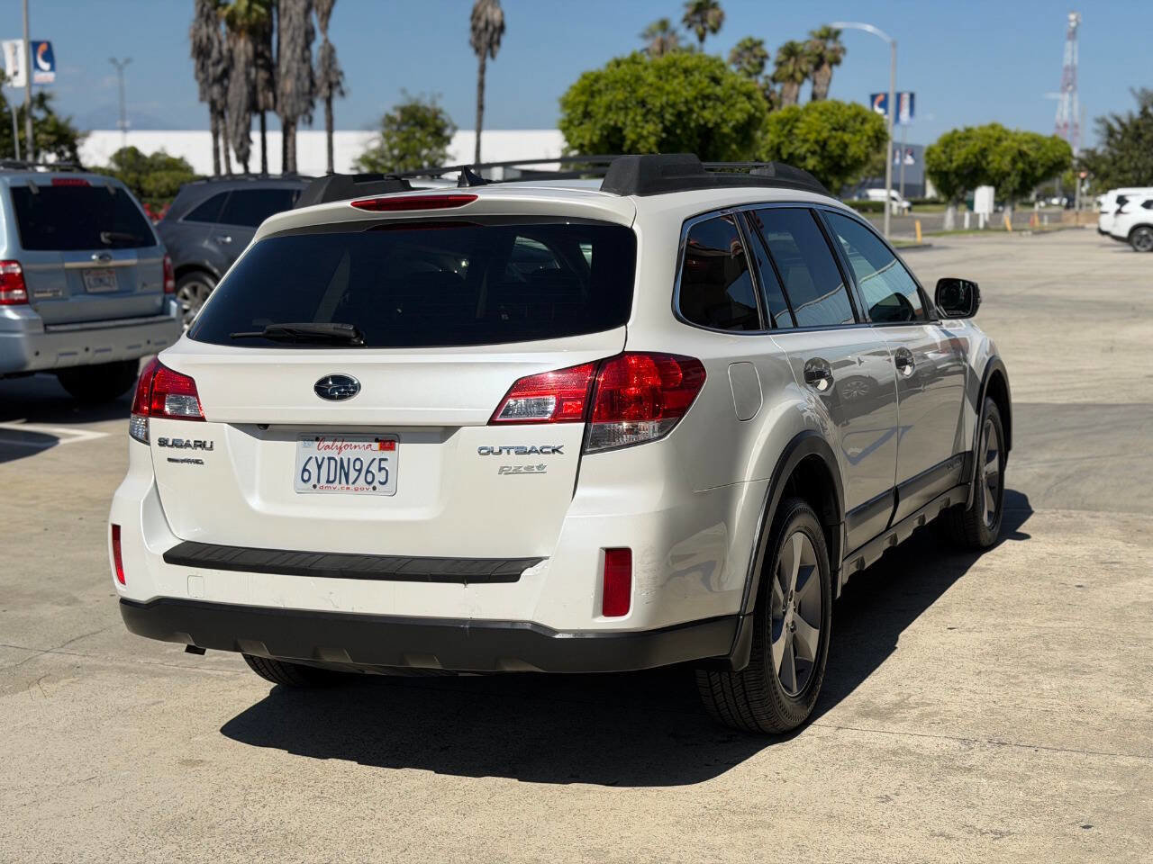 Used 2013 Subaru Outback 2.5i Limited w/ Special Appearance Pkg AWD/4WD image 10