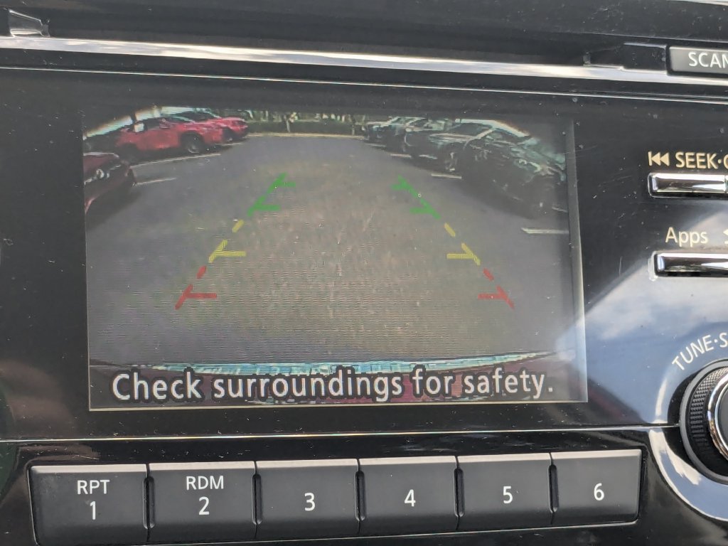 Used 2015 Nissan Rogue SV FWD image 8