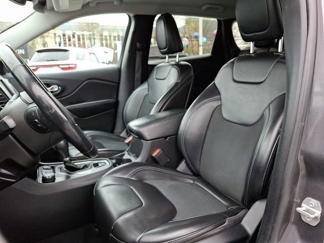 Used 2019 Jeep Cherokee Latitude Plus w/ Comfort/Convenience Group image 13