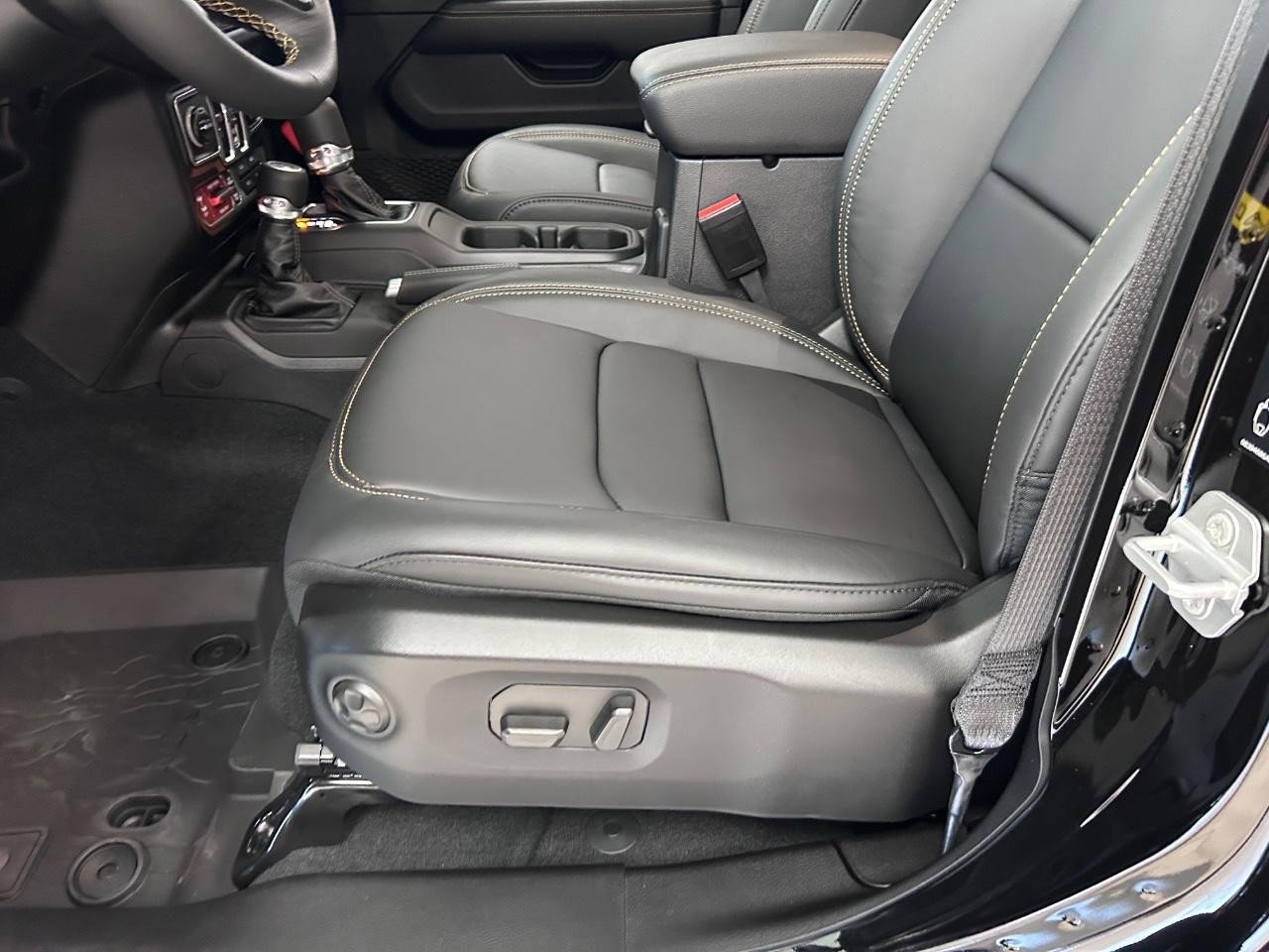 New 2025 Jeep Wrangler Unlimited Rubicon 392 image 19