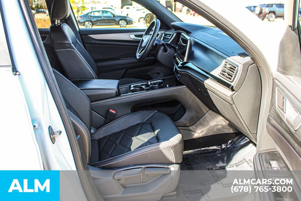 Used 2024 Volkswagen Atlas Cross Sport SE image 17