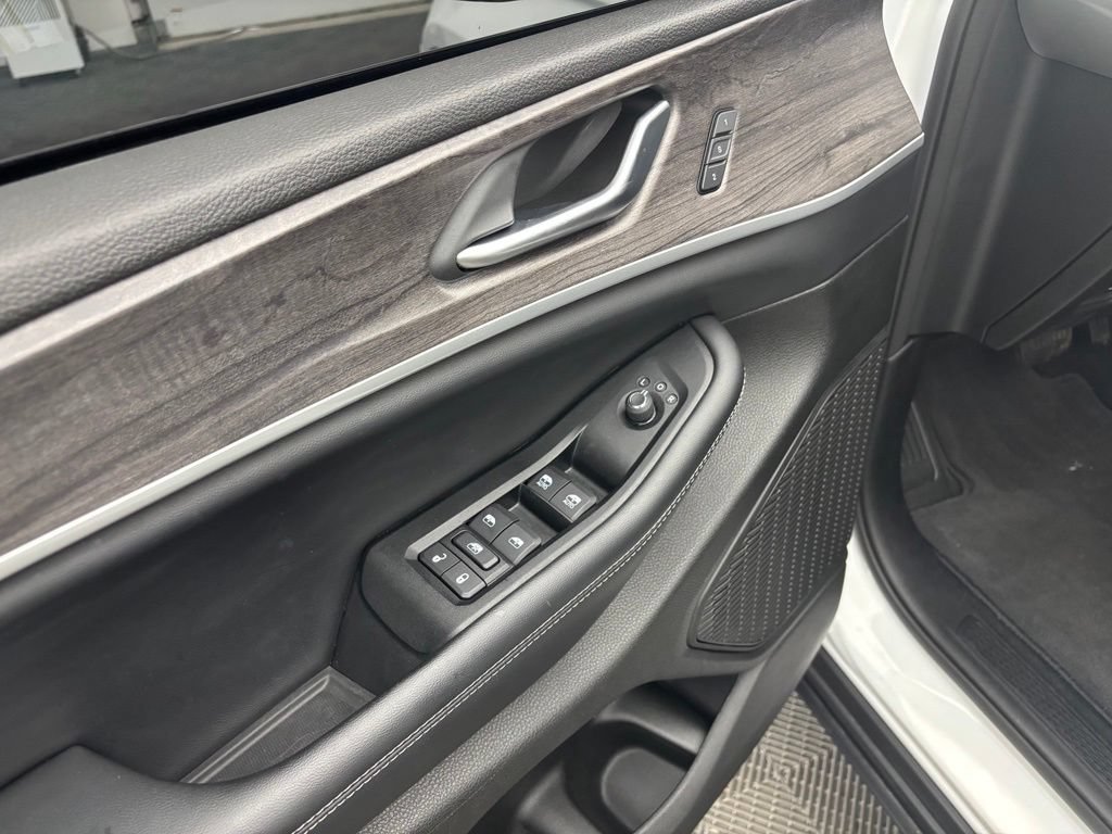 Used 2024 Jeep Grand Cherokee Limited AWD/4WD image 17