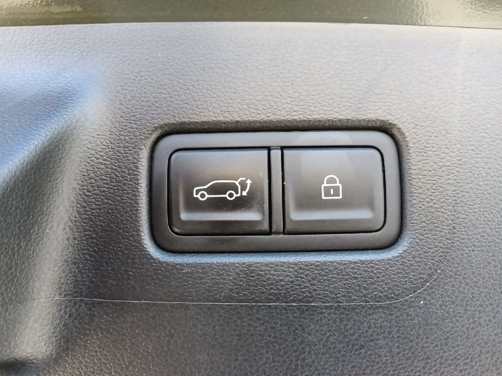 Used 2025 Hyundai Santa Fe XRT image 30