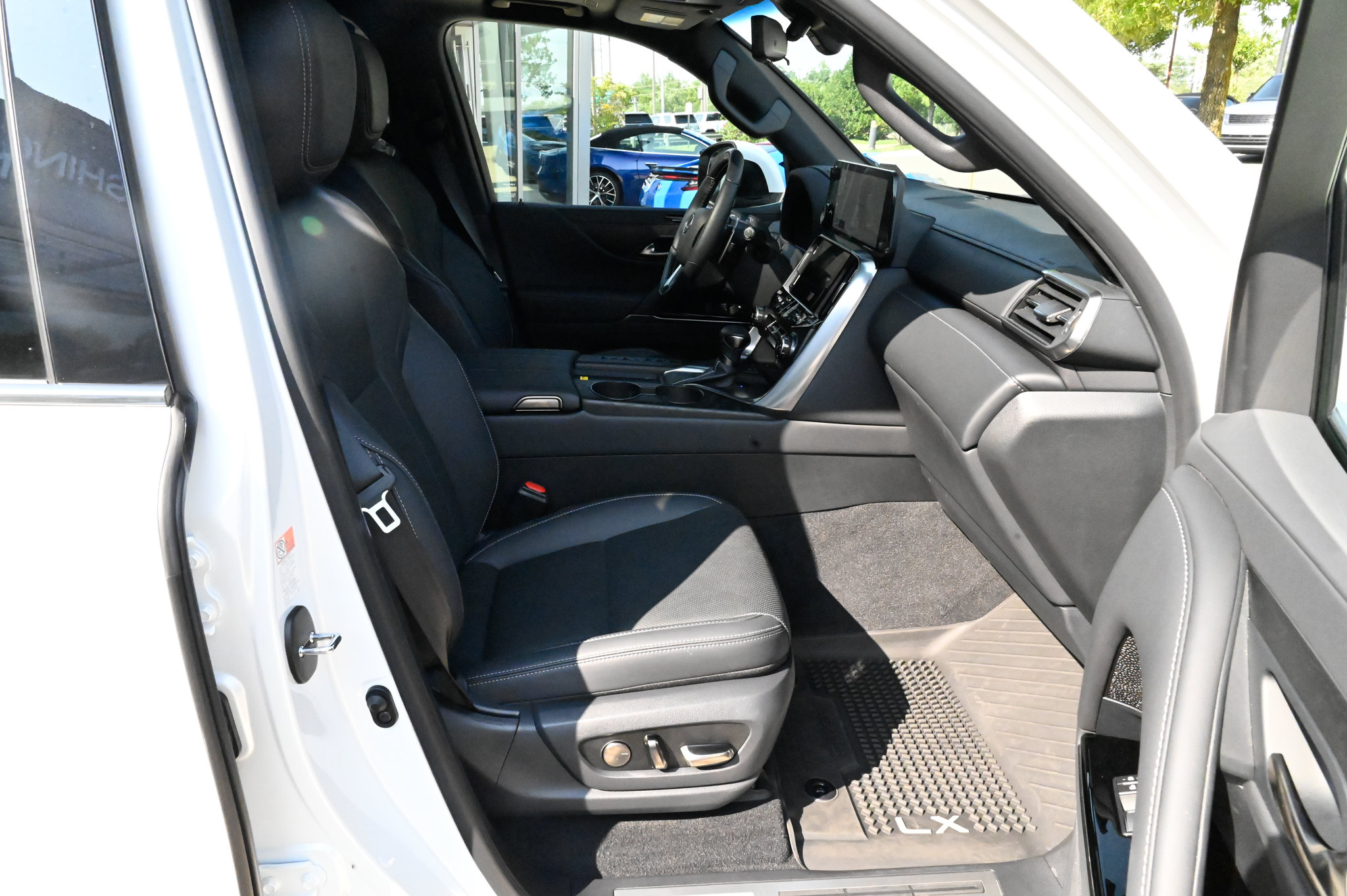 Used 2025 Lexus LX 600 4WD w/ Accessory Package (2T) image 59