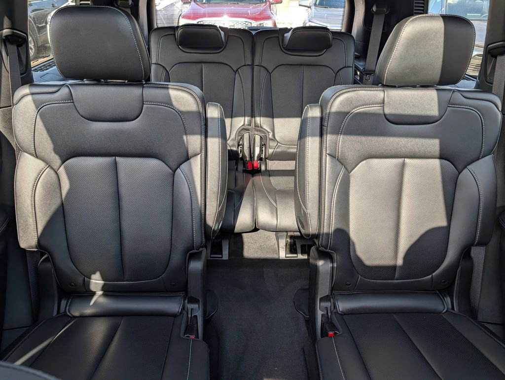 Used 2024 Jeep Grand Cherokee L Limited w/ Luxury Tech Group II image 33