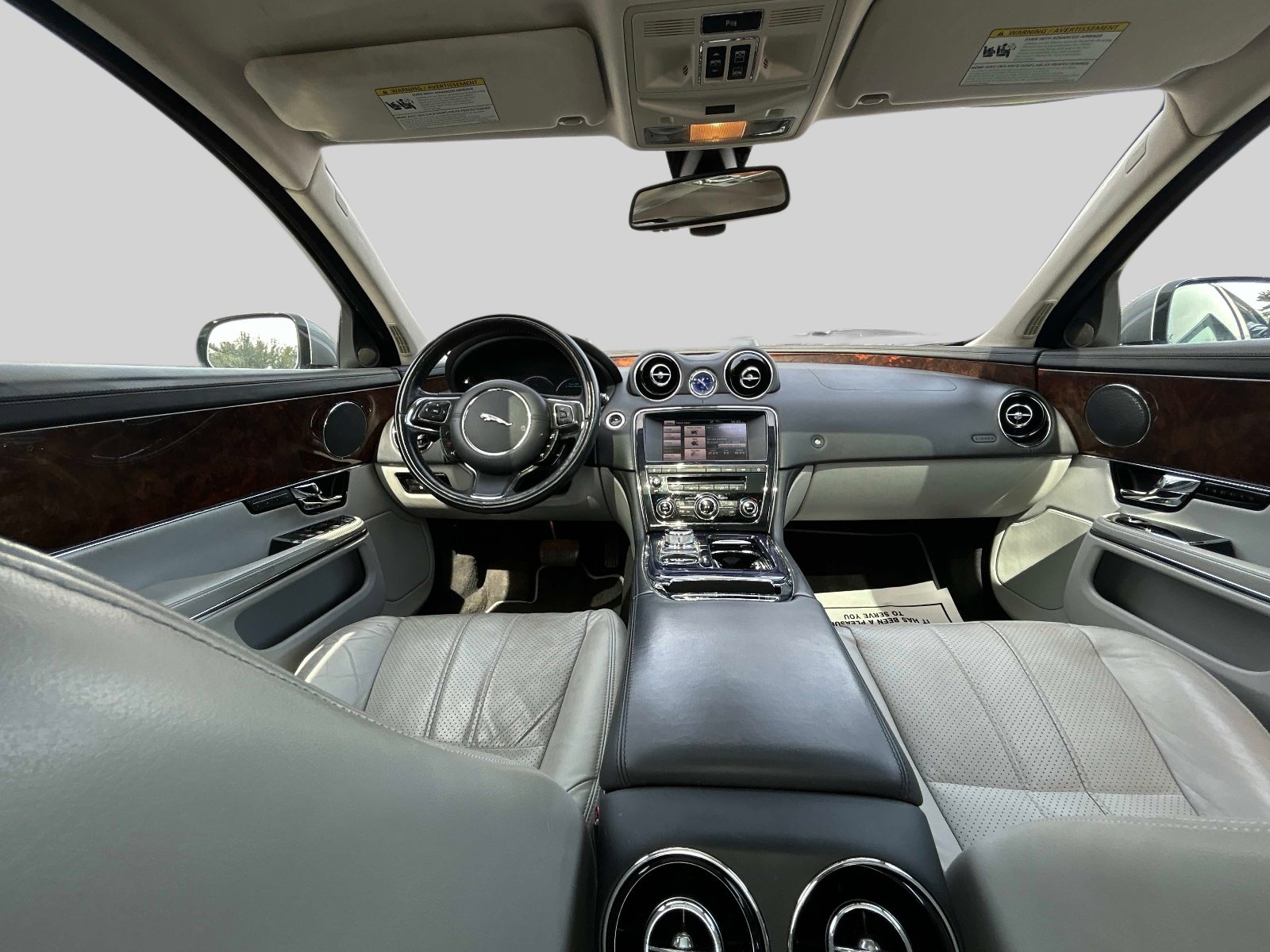 Used 2012 Jaguar XJ image 17