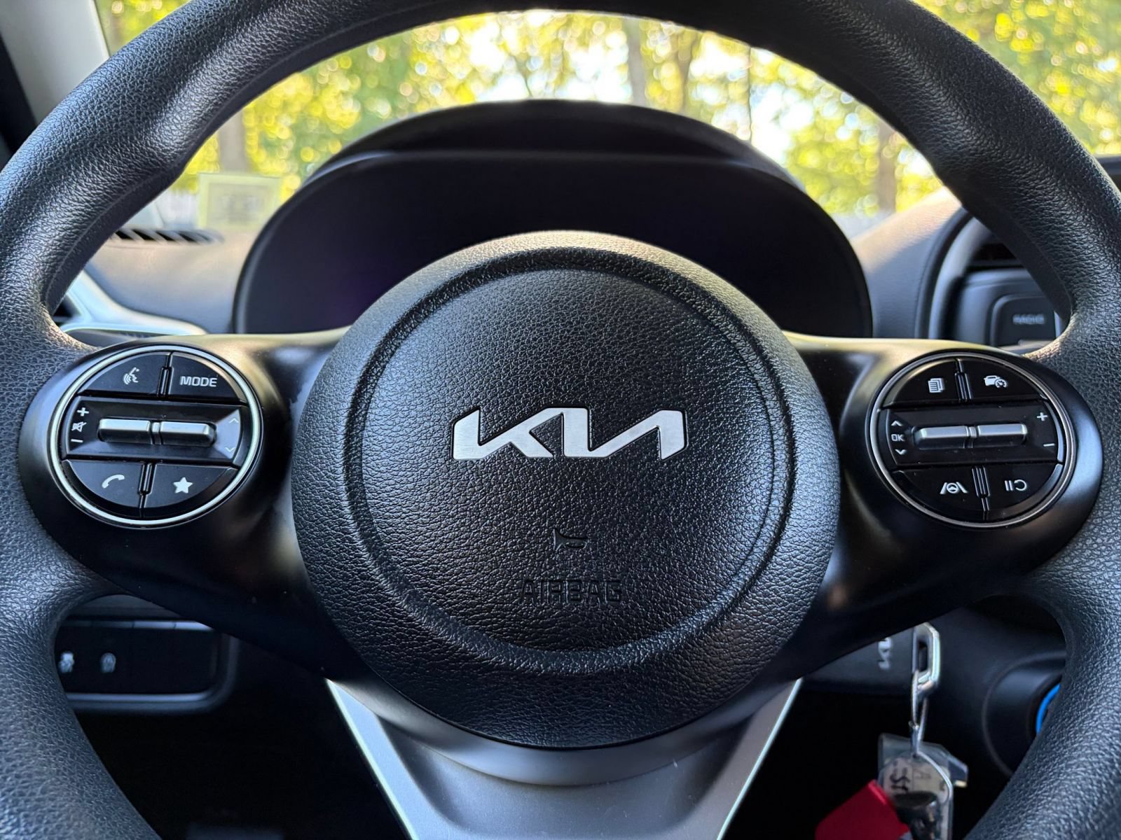 Used 2025 Kia Soul LX w/ LX Technology Package FWD image 25
