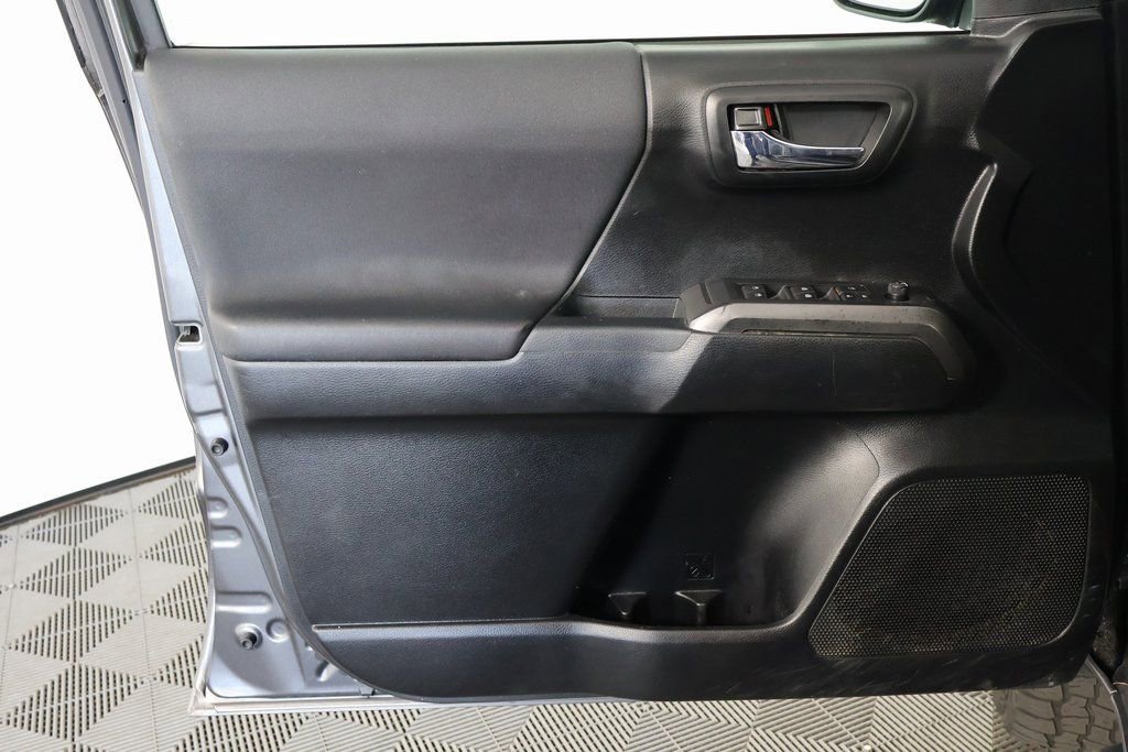 Used 2021 Toyota Tacoma TRD Sport w/ Technology Package image 12