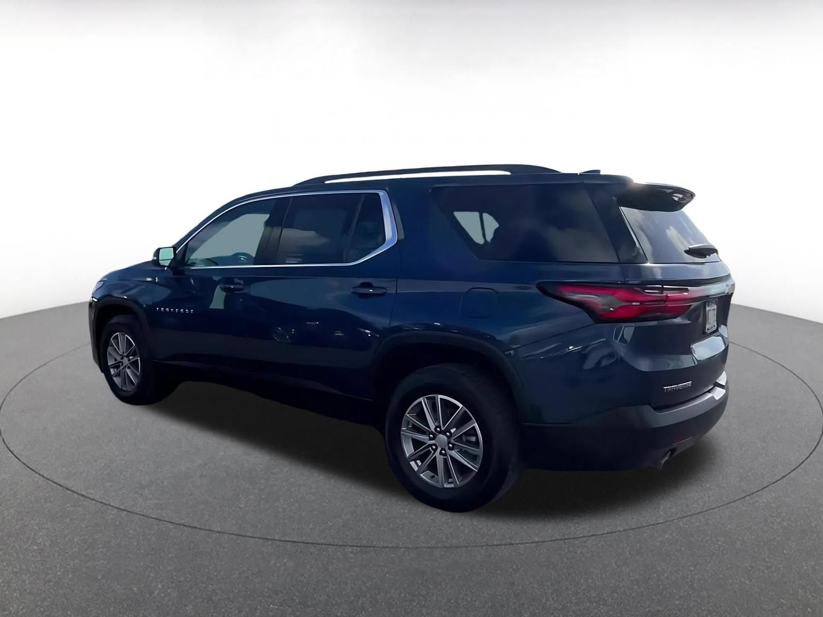 Used 2023 Chevrolet Traverse LT FWD image 9