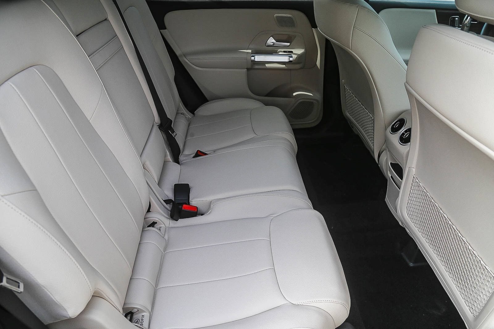 New 2026 Mercedes-Benz GLB 250 4MATIC image 17