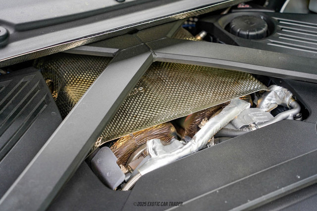 Used 2025 Aston Martin DB12 Coupe RWD image 17