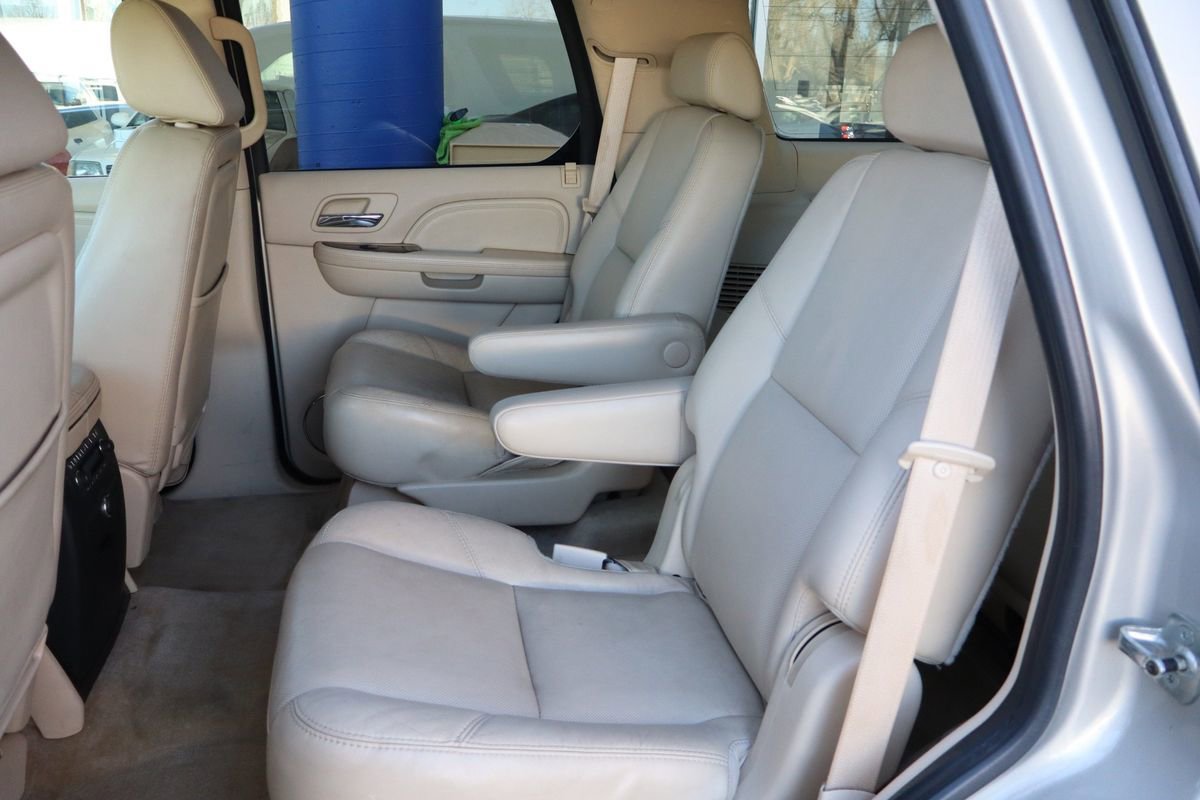 Used 2007 Cadillac Escalade AWD w/ Information Package image 9