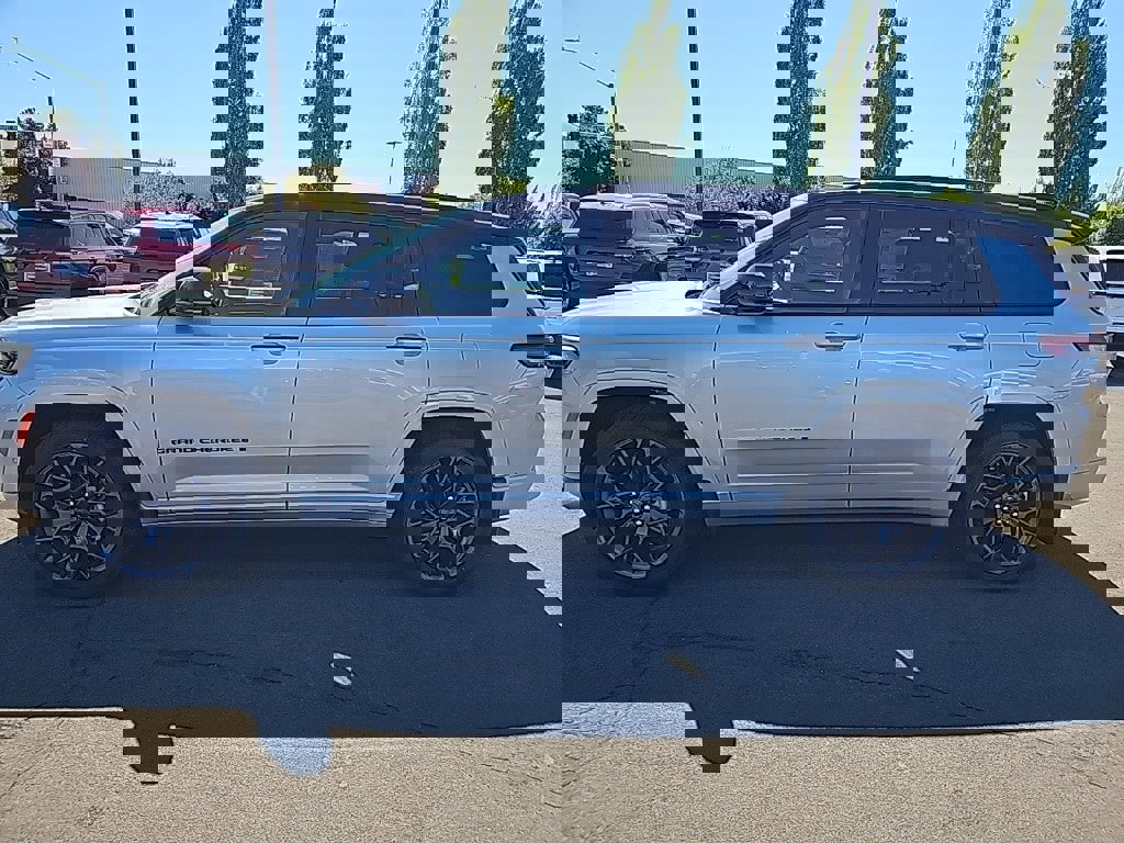 New 2025 Jeep Grand Cherokee L Summit image 2