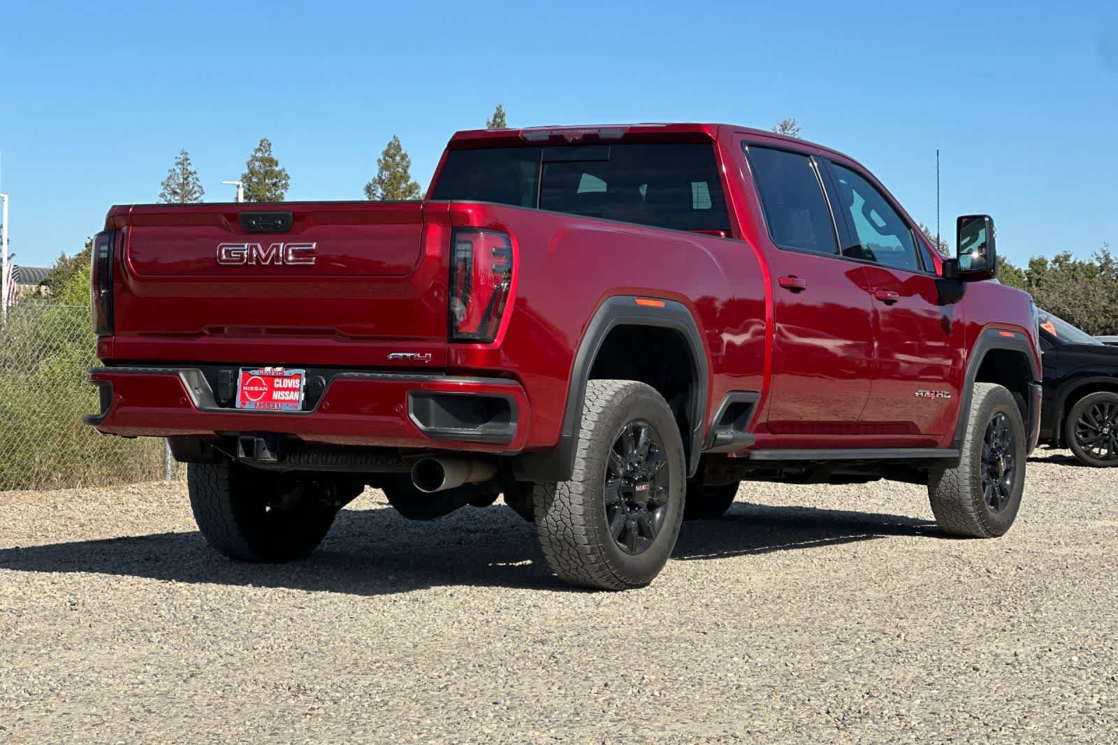 Used 2024 GMC Sierra 2500 AT4 w/ AT4 Premium Plus Package AWD/4WD image 3