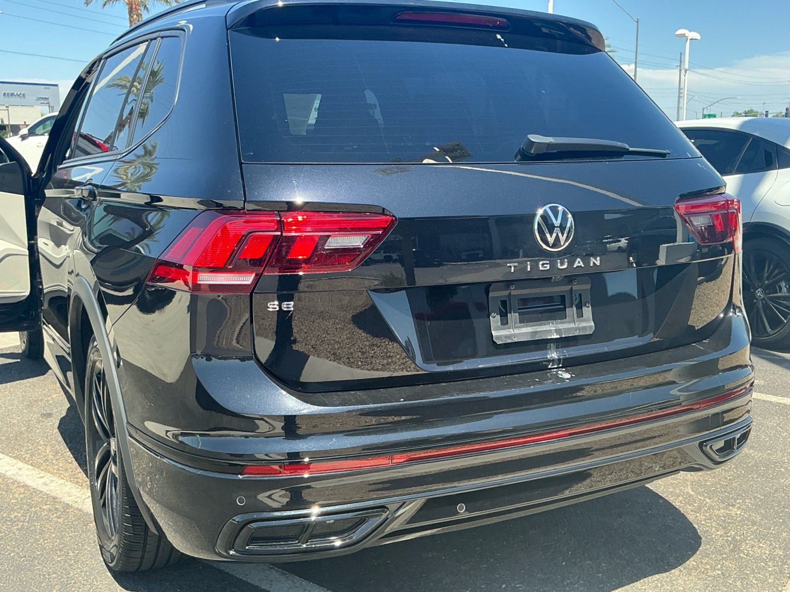 Used 2022 Volkswagen Tiguan SE R-Line FWD image 24
