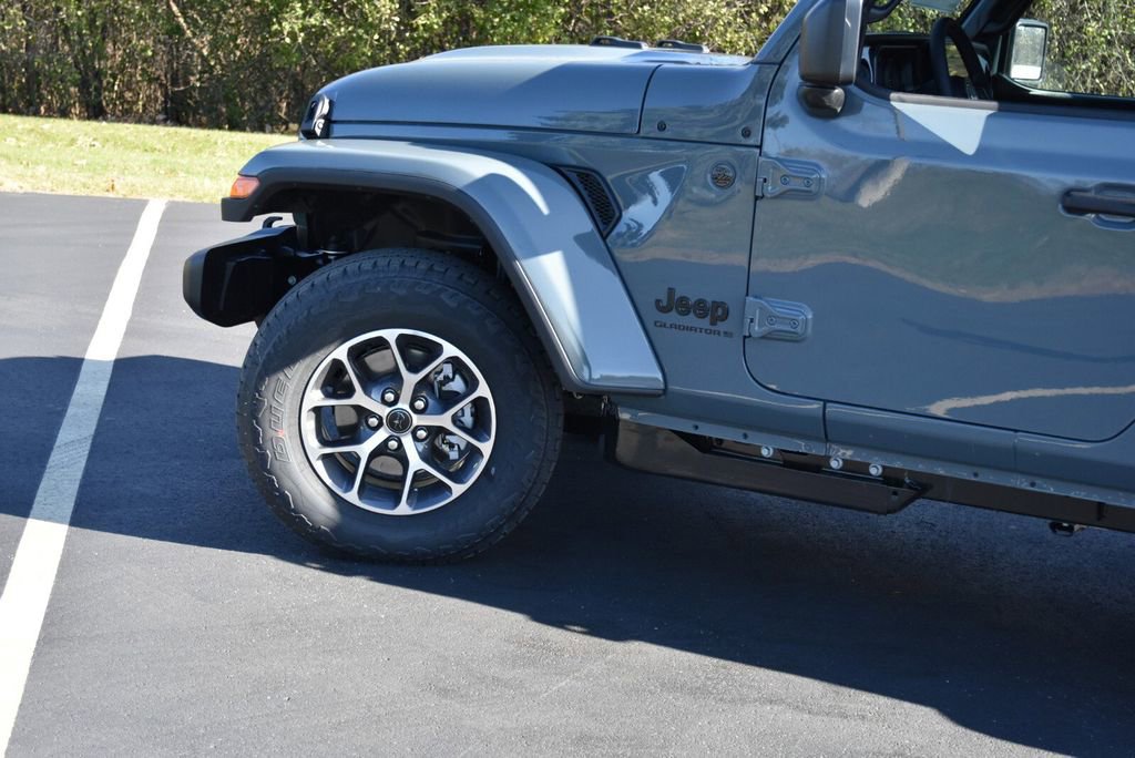 New 2026 Jeep Gladiator Sport AWD/4WD image 10