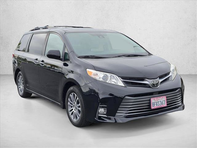 Used 2018 Toyota Sienna XLE w/ XLE Navigation Package FWD video 3