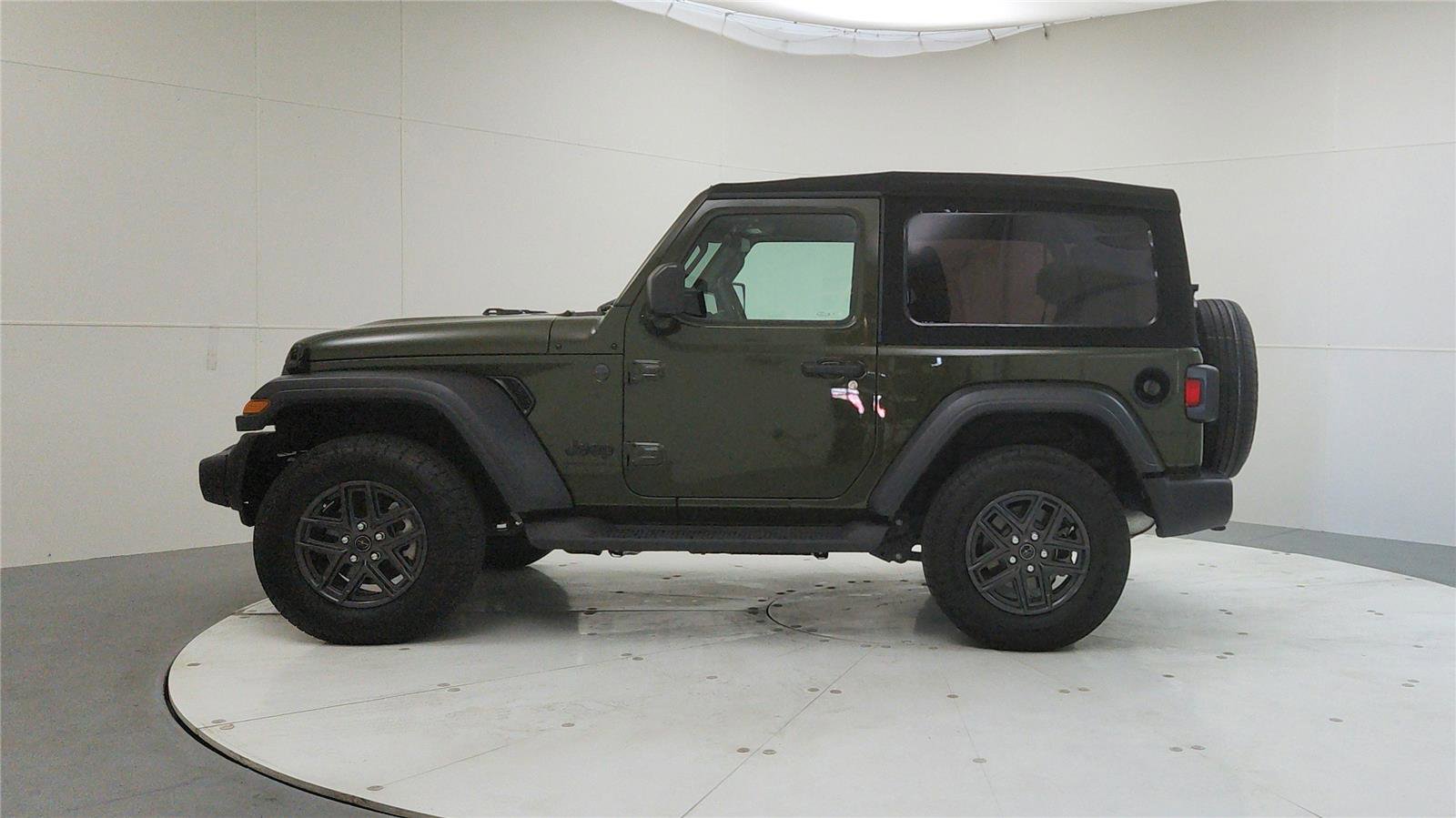 Used 2024 Jeep Wrangler Sport S image 4