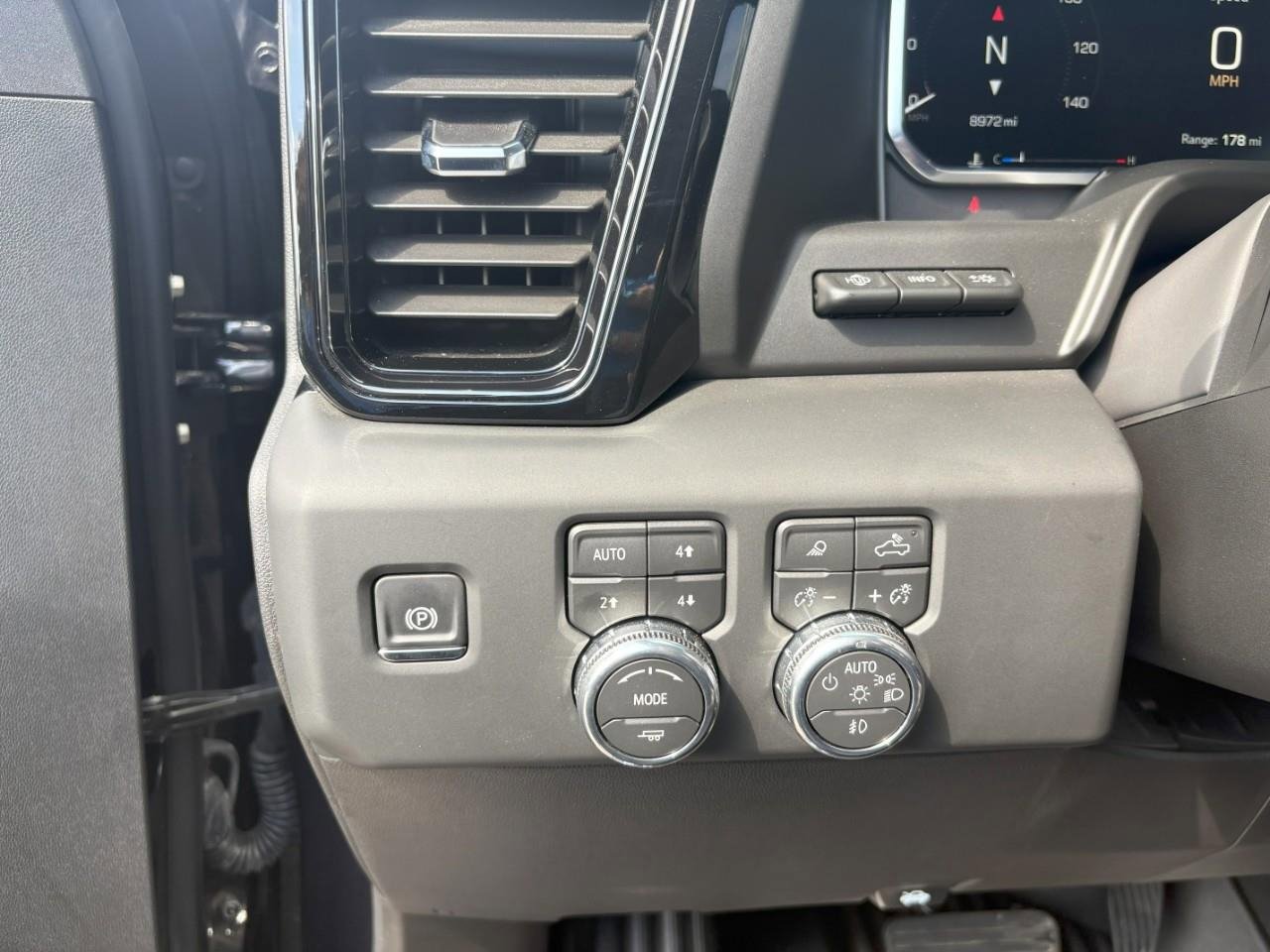 Used 2026 GMC Sierra 1500 AT4 w/ Technology Package image 11