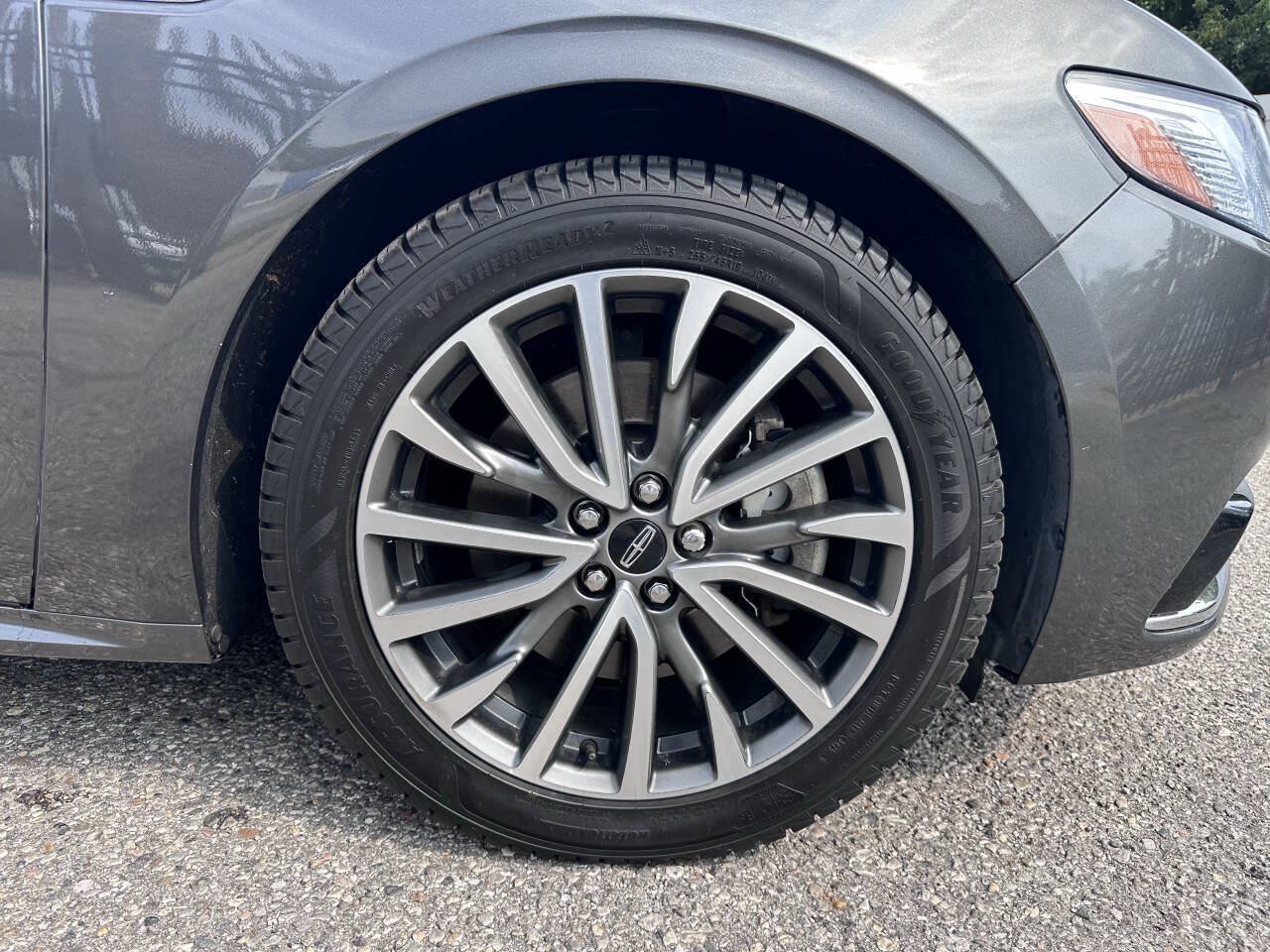Used 2018 Lincoln Continental Select w/ Continental Climate Package FWD image 9