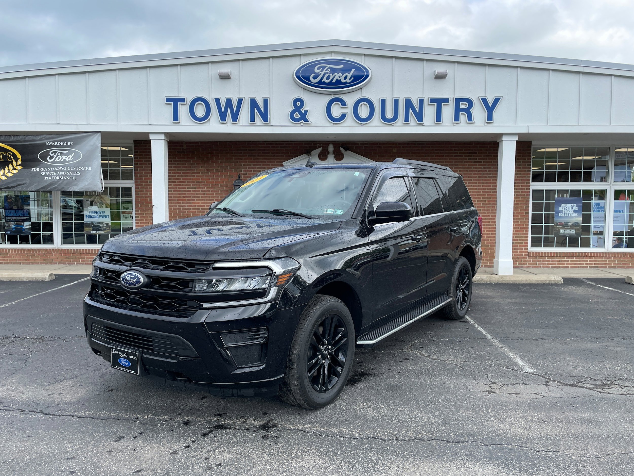 Used 2023 Ford Expedition XLT