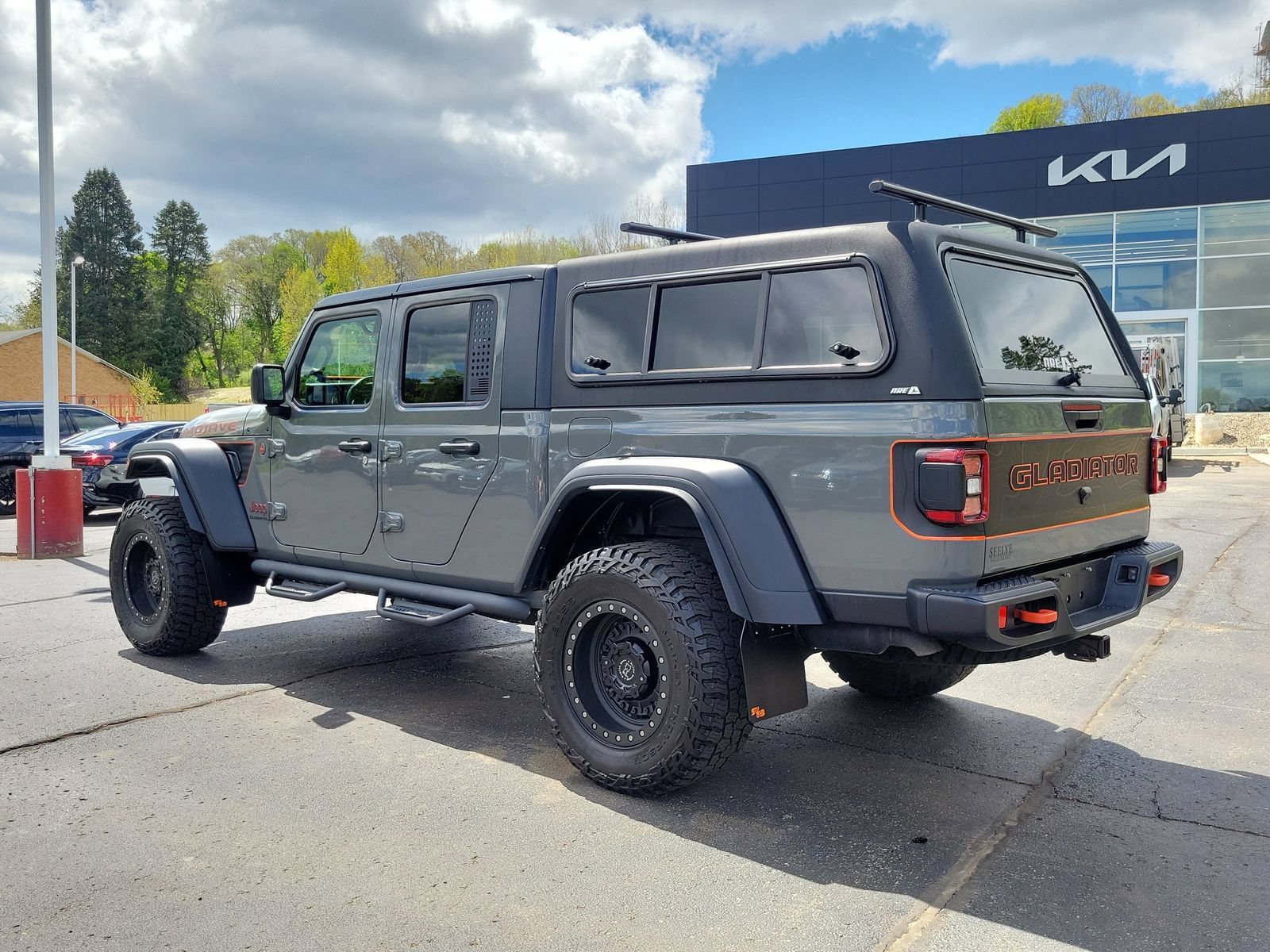 Used 2021 Jeep Gladiator Mojave AWD/4WD image 5