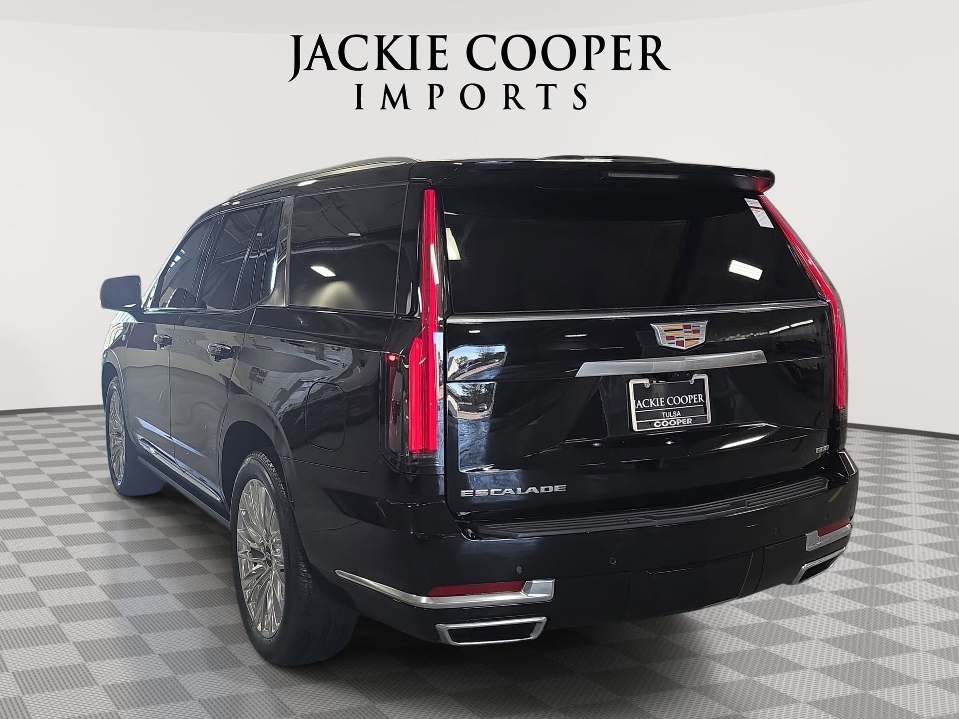 Used 2025 Cadillac Escalade Premium Luxury w/ Touring Package image 7