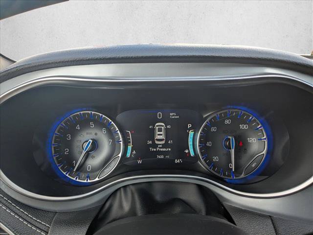 Used 2026 Chrysler Pacifica Limited FWD image 11
