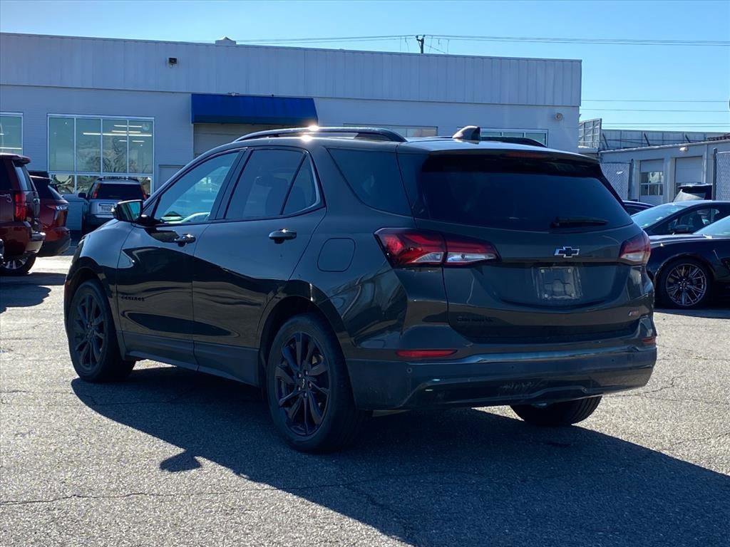 Used 2023 Chevrolet Equinox RS w/ RS Leather Package image 3
