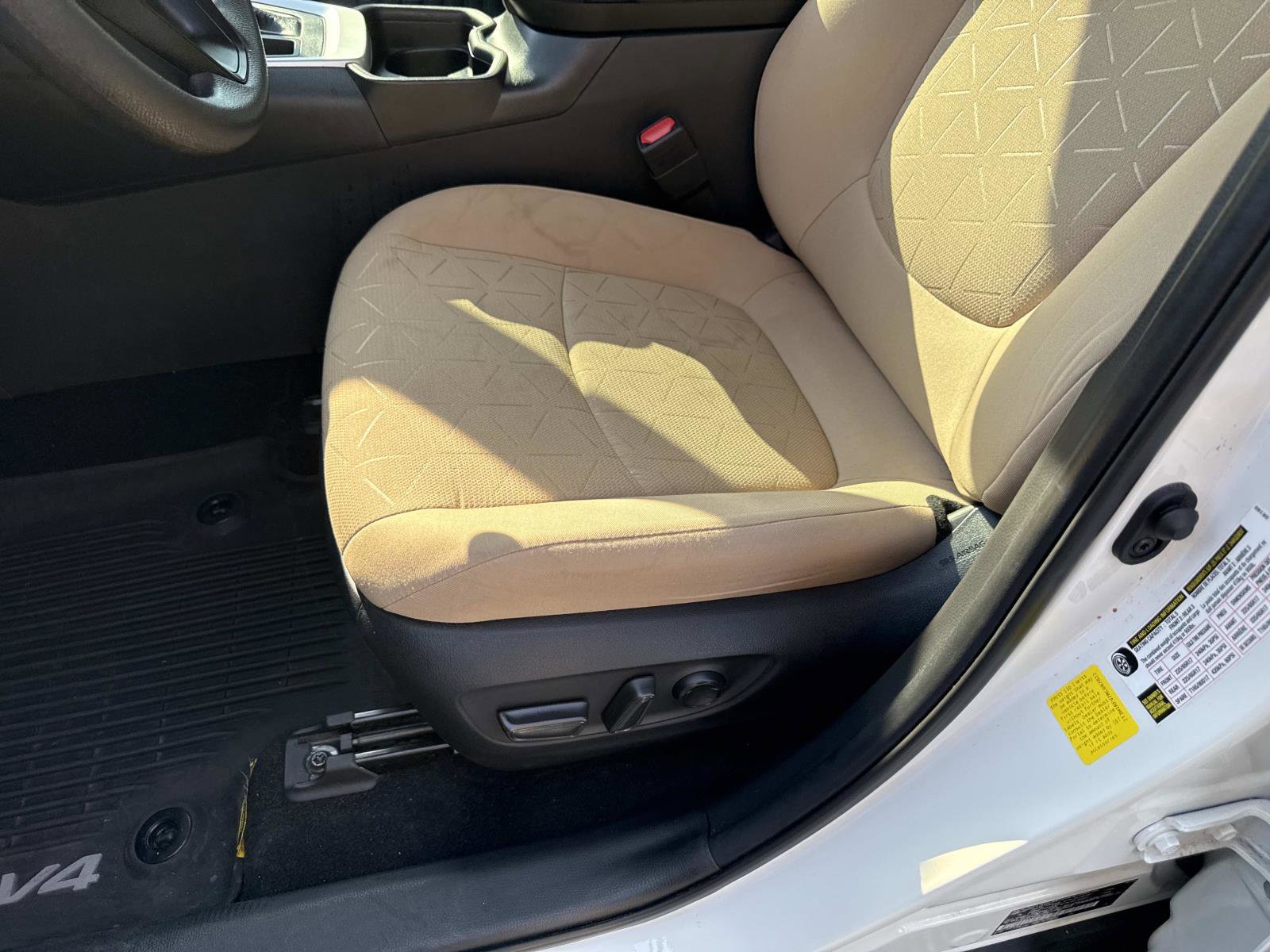 Used 2021 Toyota RAV4 XLE w/ Convenience Package image 20