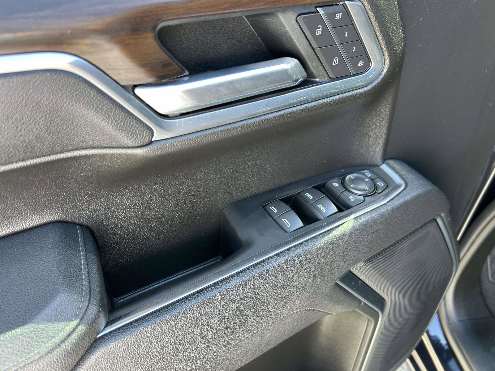 Used 2025 GMC Sierra 1500 SLT AWD/4WD image 18