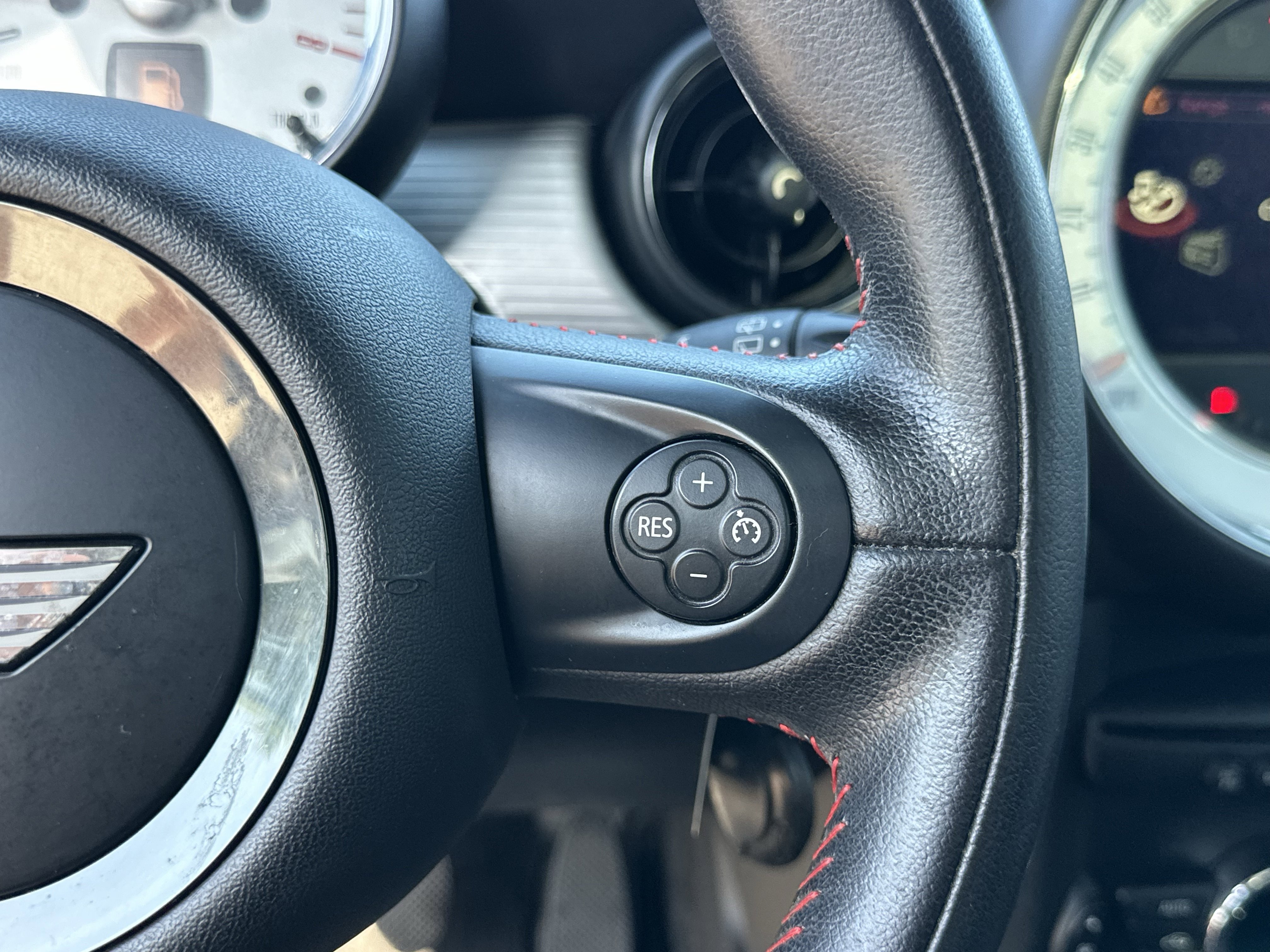 Used 2014 MINI Cooper Clubman FWD image 25