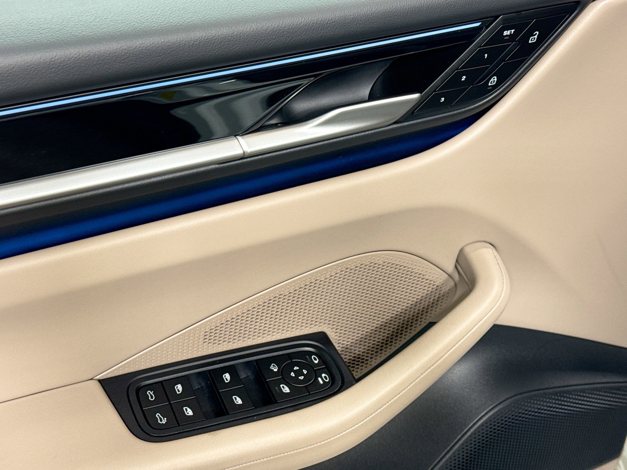 Certified 2025 Porsche Macan 4 Electric image 23