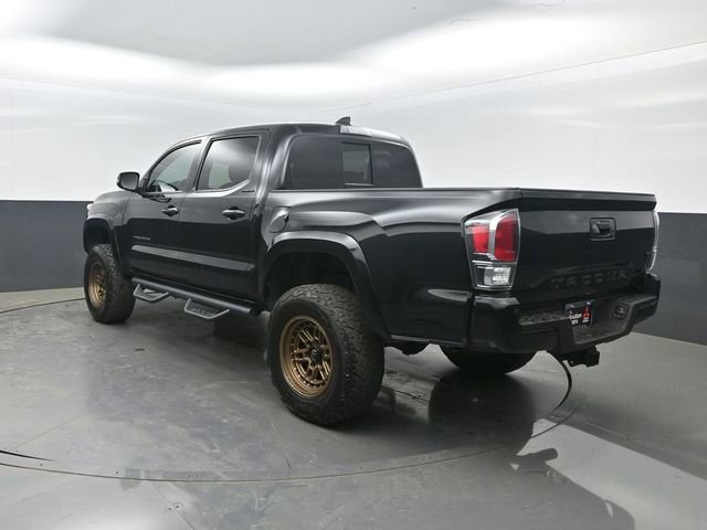 Used 2021 Toyota Tacoma Limited RWD image 3