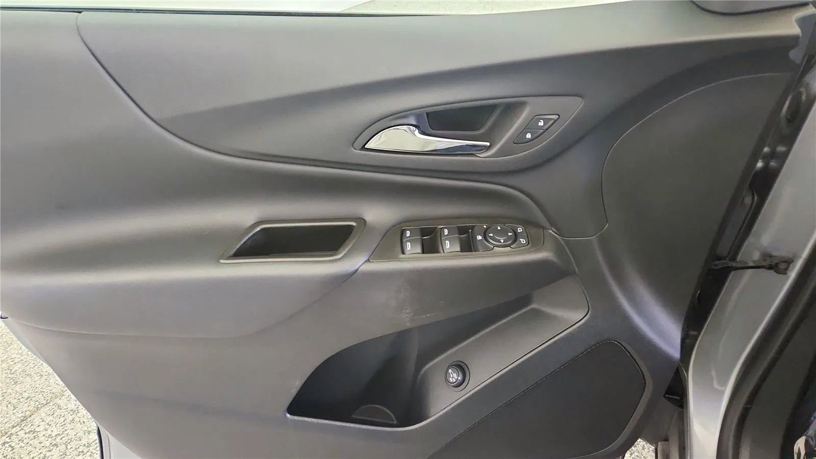 Used 2024 Chevrolet Equinox LT w/ LPO, Floor Liner Package image 32