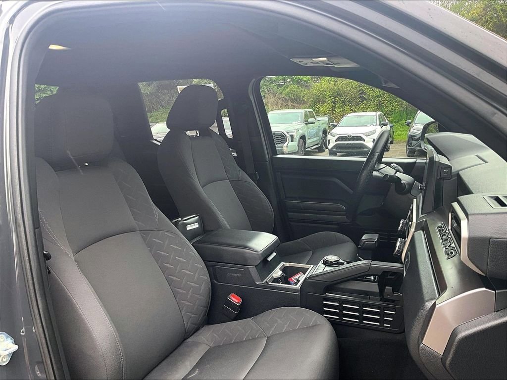 Certified 2024 Toyota Tacoma SR5 AWD/4WD image 11